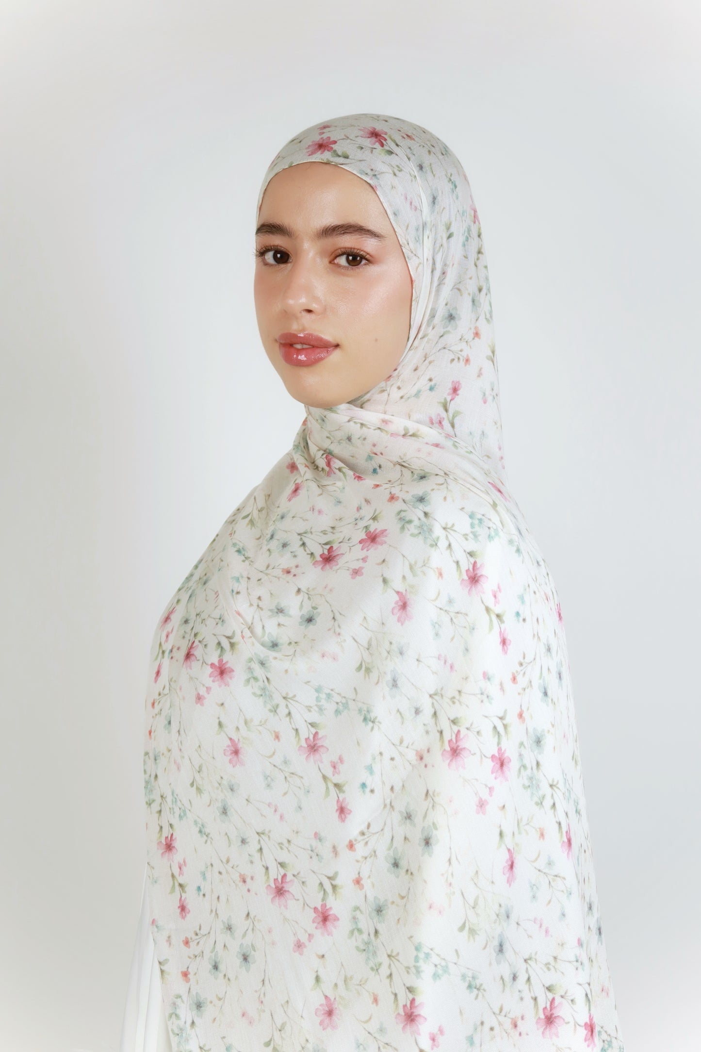 Rouge Amour Floral Modal Hijab image 2